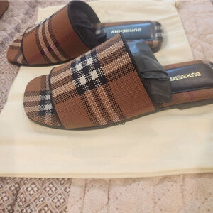 New With Box Burberry Wilma Sandals